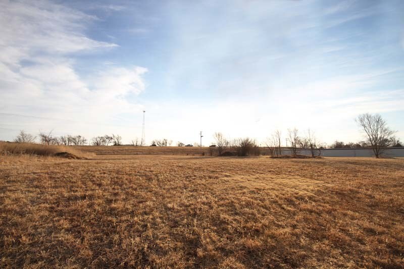 Gateway Ct, Junction City, KS à vendre - Photo de l’immeuble – Image 3 sur 9