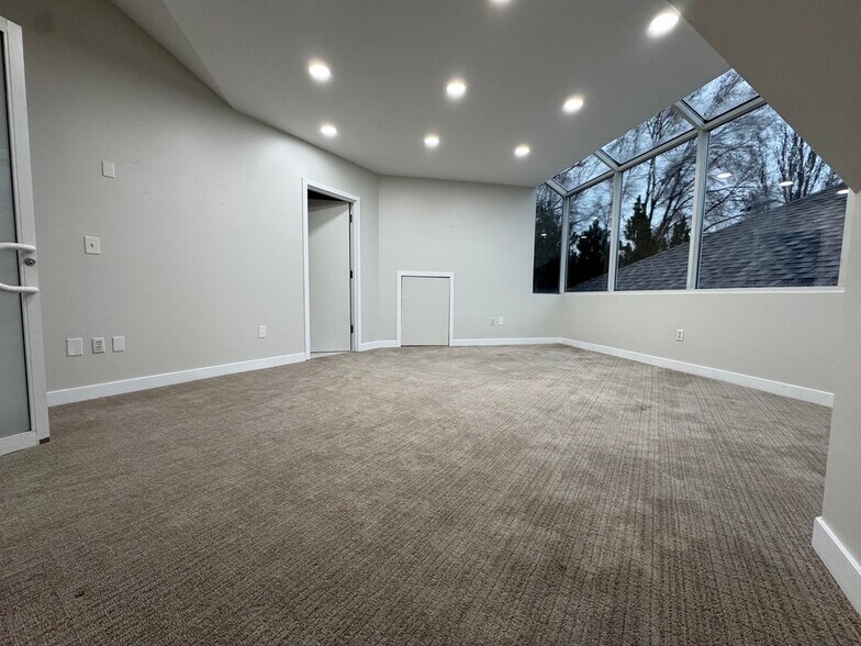 5445 S Highland Dr, Holladay, UT à louer - Photo intérieure – Image 2 sur 11