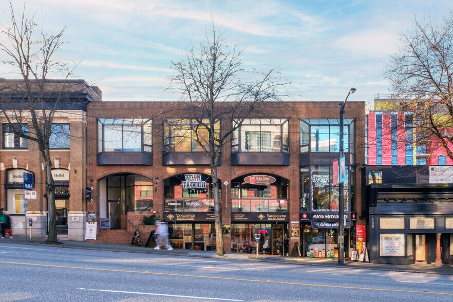 2231-2245 Granville St, Vancouver, BC à vendre - Photo de l’immeuble – Image 2 sur 12