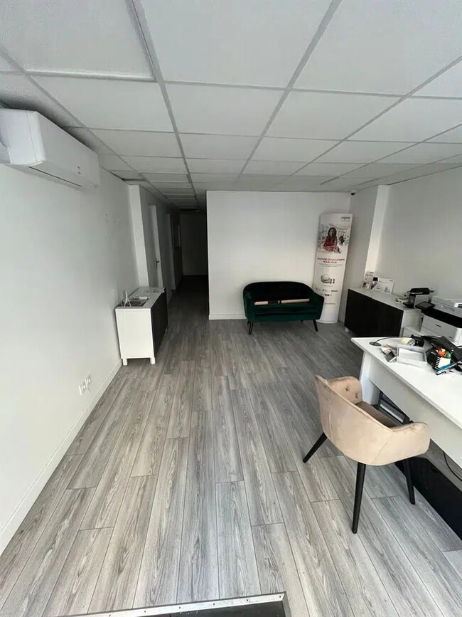 Plus de détails pour Local commercial à louer