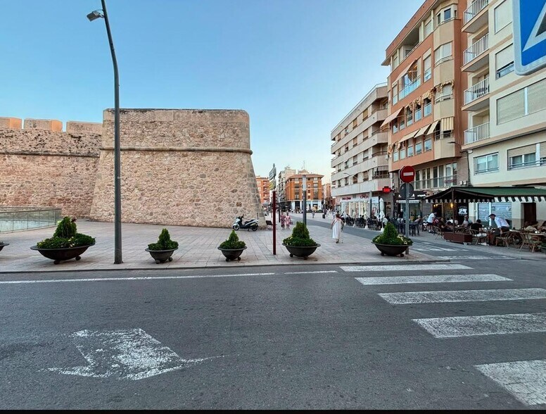 Local commercial dans Santa Pola, Alicante à louer - Photo de l’immeuble – Image 2 sur 2