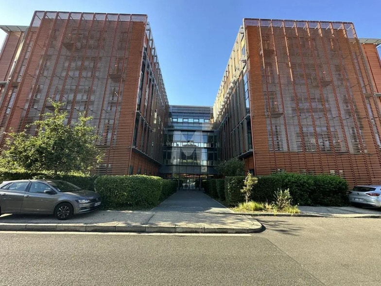 Bureau dans Chevilly-Larue à louer - Photo de l’immeuble – Image 1 sur 9