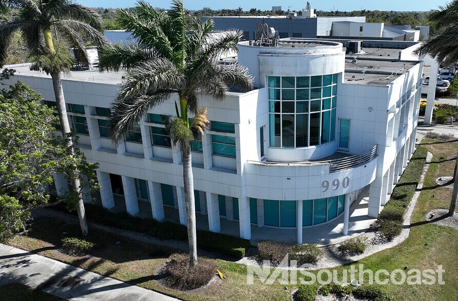 990 Tamiami Trl N, Naples, FL à louer - Photo de l’immeuble – Image 2 sur 8
