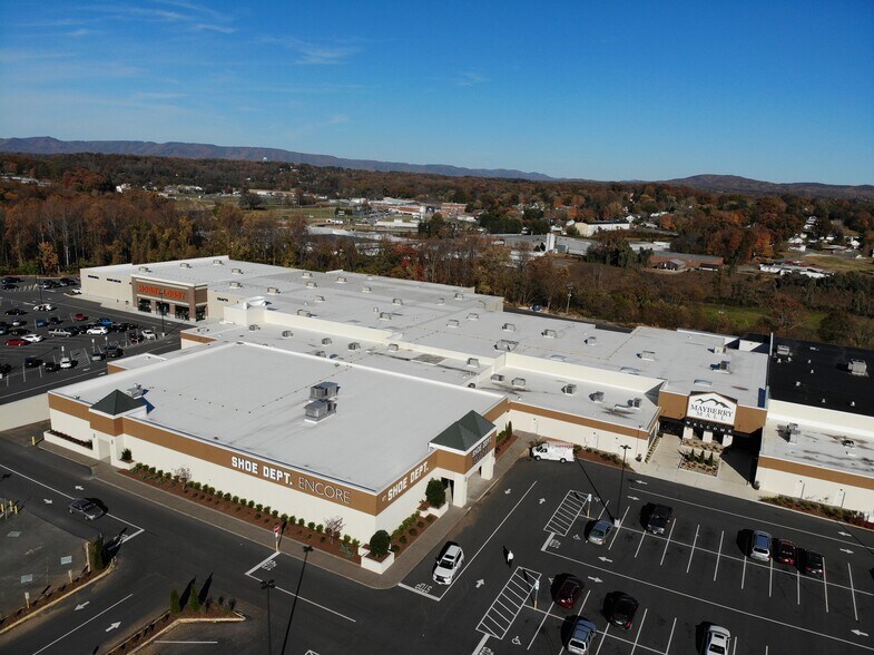 388 Frederick St, Mount Airy, NC à louer - Photo de l’immeuble – Image 3 sur 14