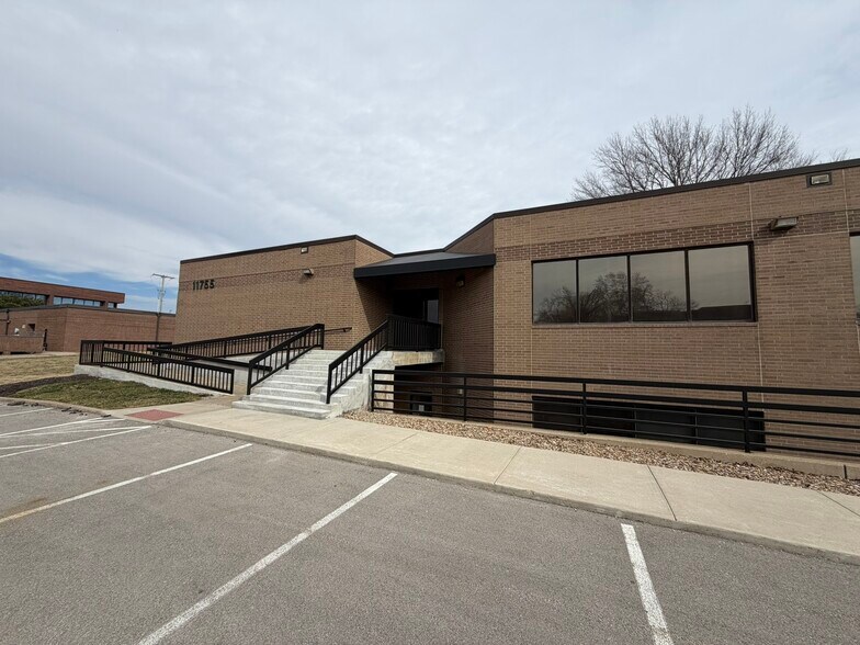 11755 W 112th St, Overland Park, KS à louer - Photo de l’immeuble – Image 3 sur 5