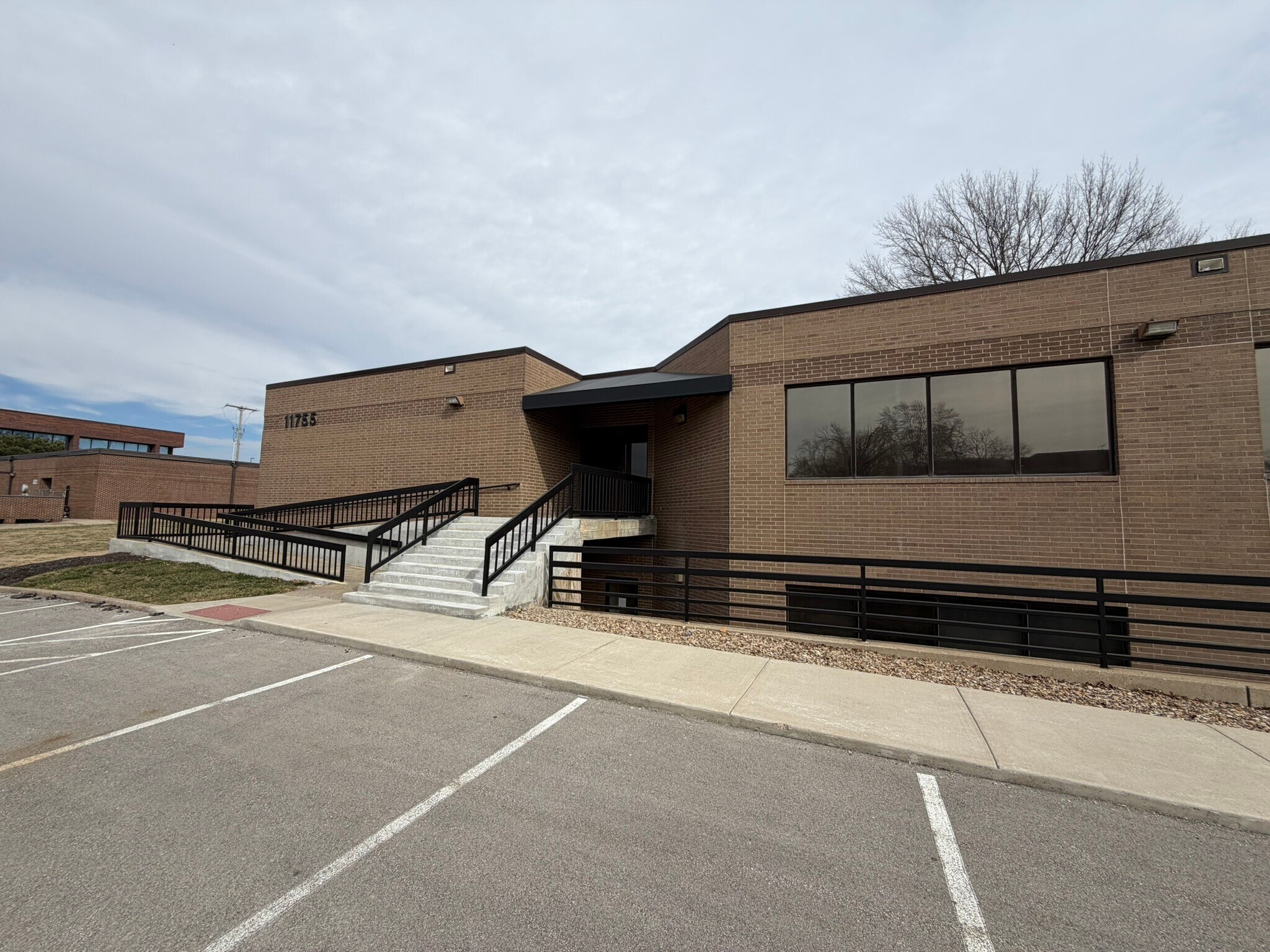 11755 W 112th St, Overland Park, KS à vendre Photo de l’immeuble– Image 1 sur 14