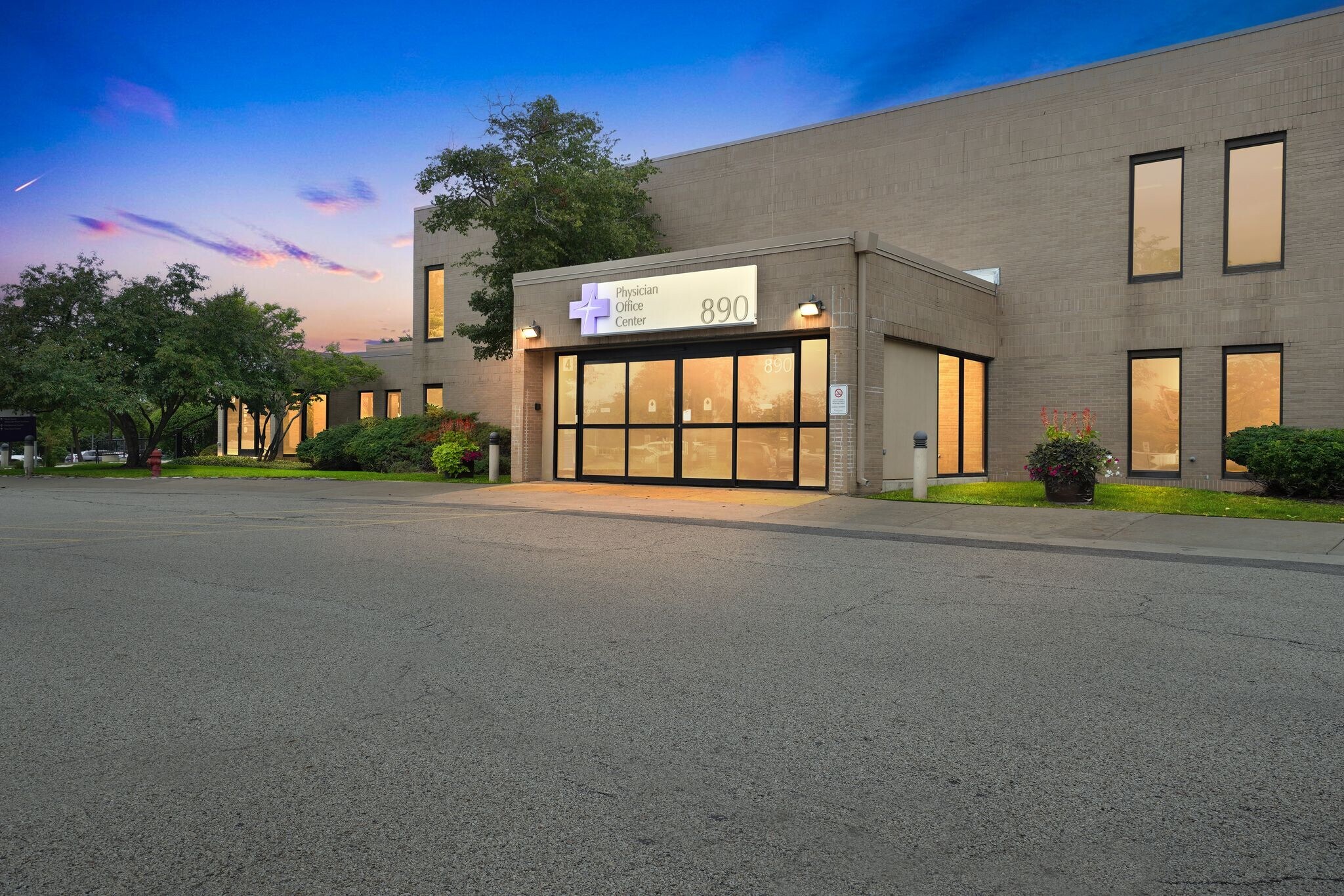 890 S Garfield Ave, Libertyville, IL à louer Photo de l’immeuble– Image 1 sur 14