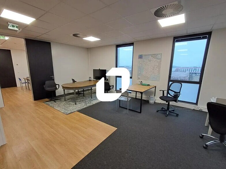 Bureau dans Lesquin à vendre - Photo de l’immeuble – Image 2 sur 8