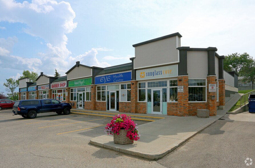 506 St Albert Trl, St. Albert, AB à louer - Photo de l’immeuble – Image 1 sur 9