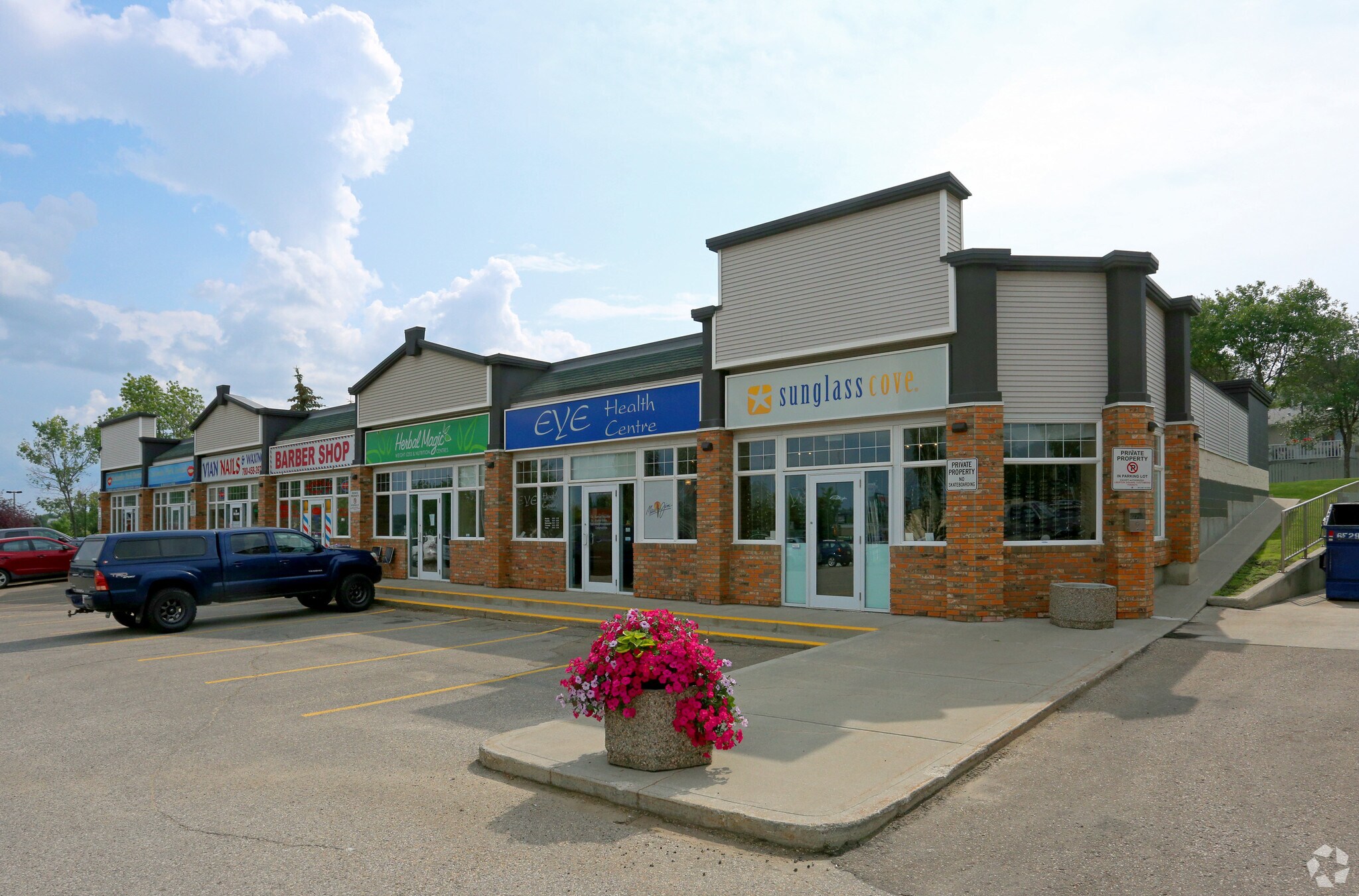 506 St Albert Trl, St. Albert, AB à louer Photo de l’immeuble– Image 1 sur 10
