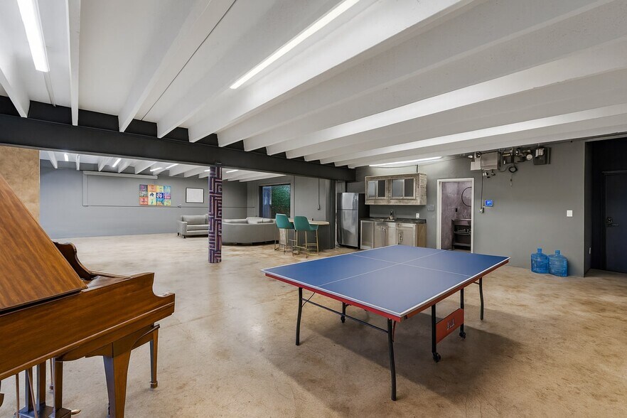 7025 NW 7th Ave, Miami, FL à louer - Photo de l’immeuble – Image 3 sur 13