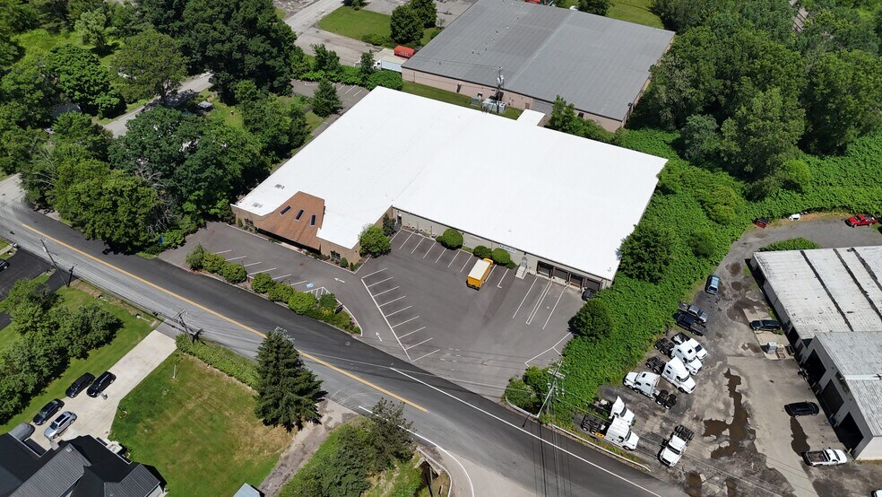 1037 Powers Rd, Conklin, NY à louer - Photo de l’immeuble – Image 1 sur 12