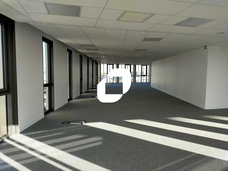 Bureau dans Bordeaux à louer - Photo de l’immeuble – Image 1 sur 8