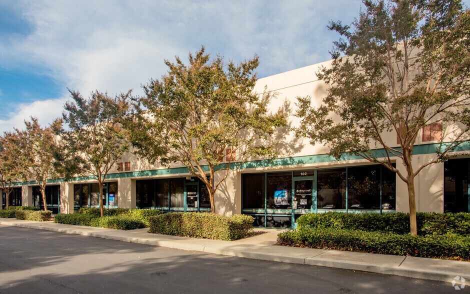 23 Las Colinas Ln, San Jose, CA à louer - Photo de l’immeuble – Image 3 sur 7