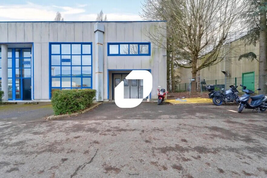 Local d’activités dans Pontault-Combault à louer - Photo de l’immeuble – Image 1 sur 6