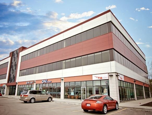 15 Royal Vista Pl NW, Calgary, AB à vendre - Photo de l’immeuble – Image 3 sur 11
