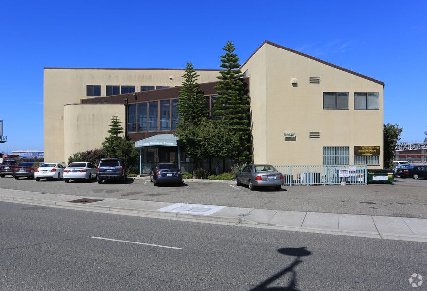 60 98th Ave, Oakland, CA à vendre - Photo principale – Image 1 sur 3