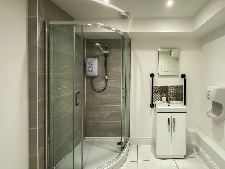 45 Guildford St, Chertsey à louer - Photo intérieure – Image 2 sur 36