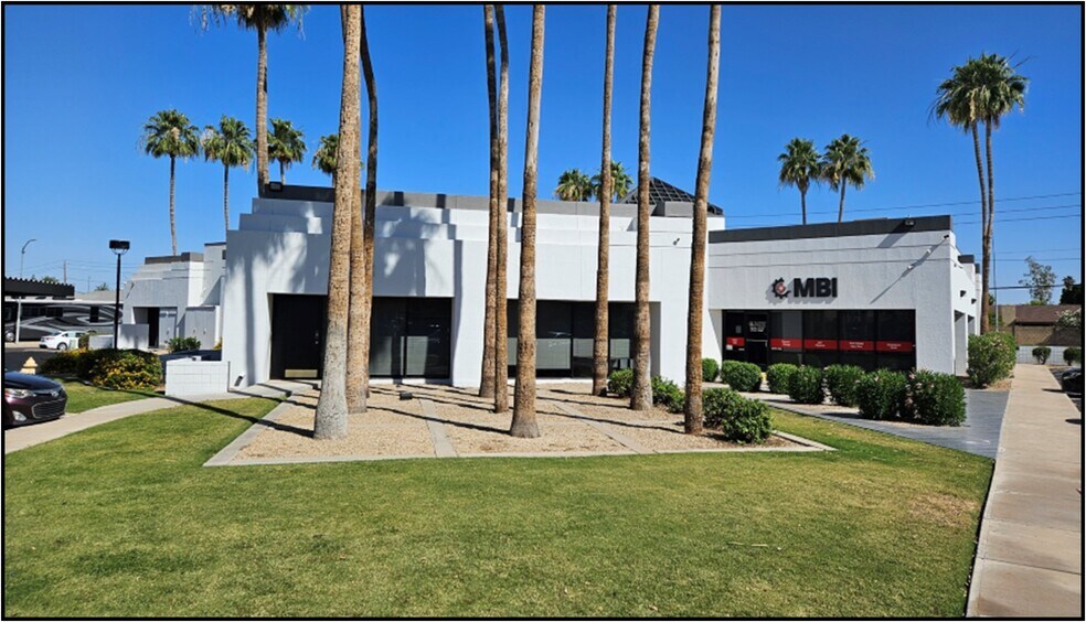 3033 W Bell Rd, Phoenix, AZ à louer - Photo de l’immeuble – Image 2 sur 5