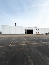 1385 E Chicago St, Elgin, IL à louer Photo intérieure– Image 2 sur 10
