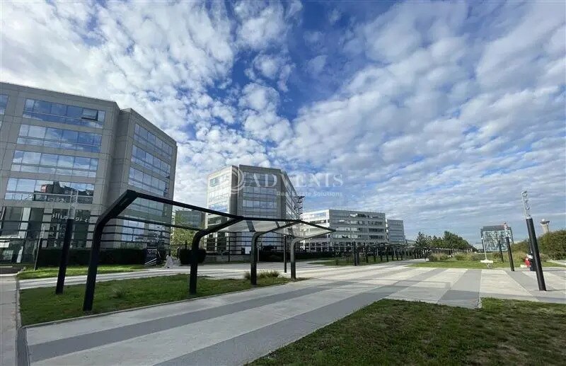 Bureau dans Tremblay-en-France à louer - Photo de l’immeuble – Image 2 sur 11