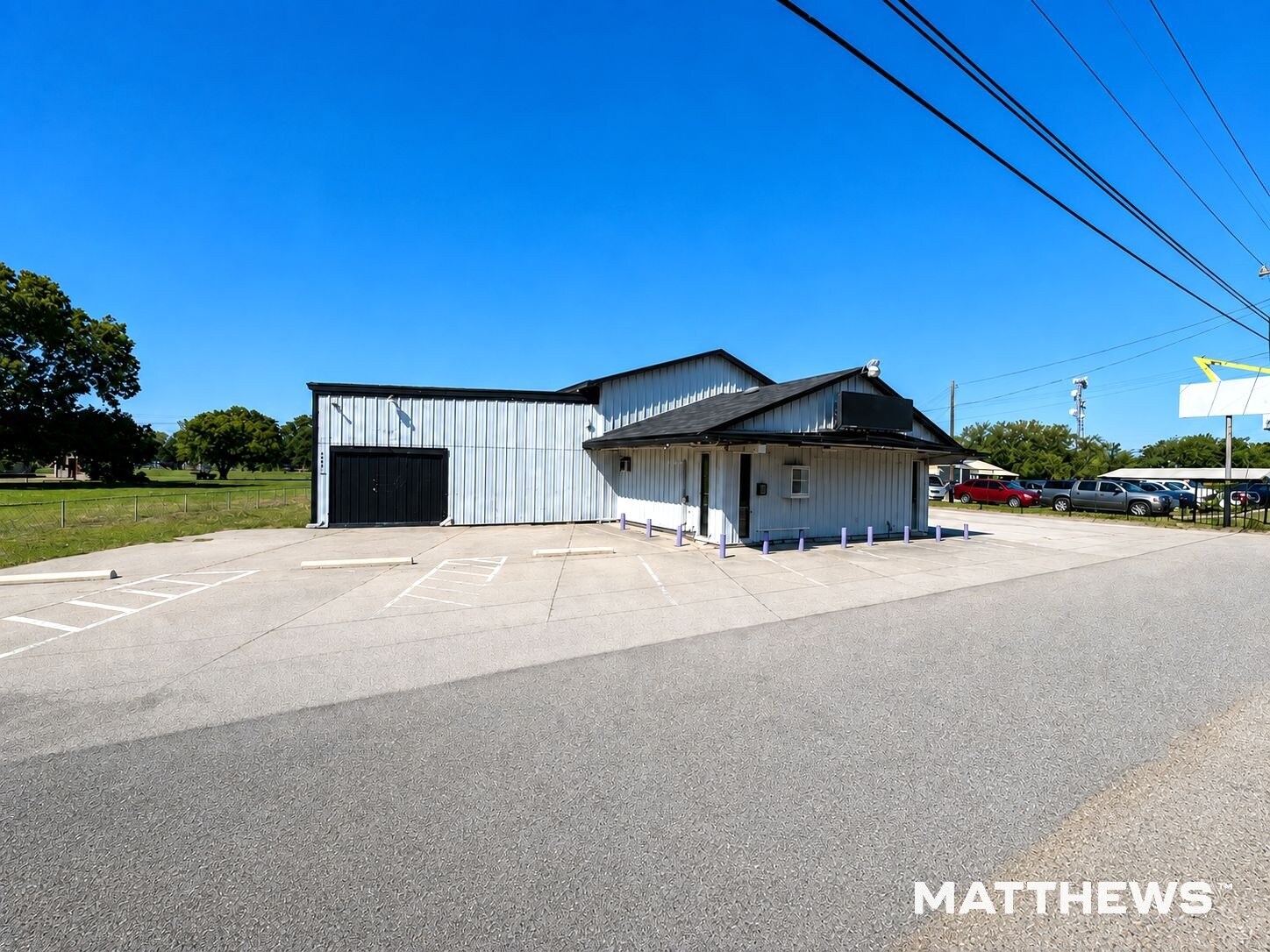 1301 S Kaufman St, Ennis, TX à vendre Photo de l’immeuble– Image 1 sur 5