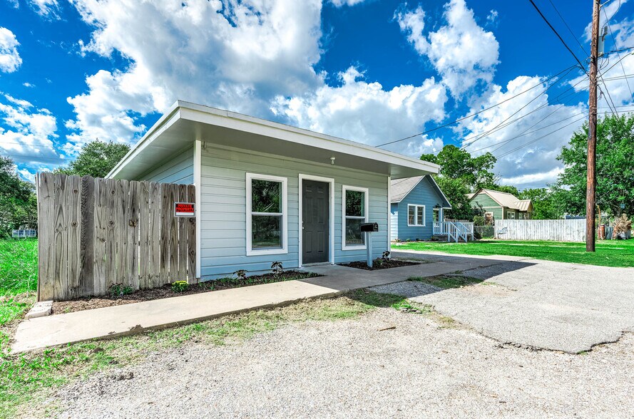 1224 Avenue H, Bay City, TX à vendre - Photo de l’immeuble – Image 3 sur 35