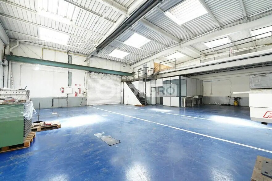 Local d'activités dans Saint-Priest à vendre - Photo intérieure – Image 3 sur 8