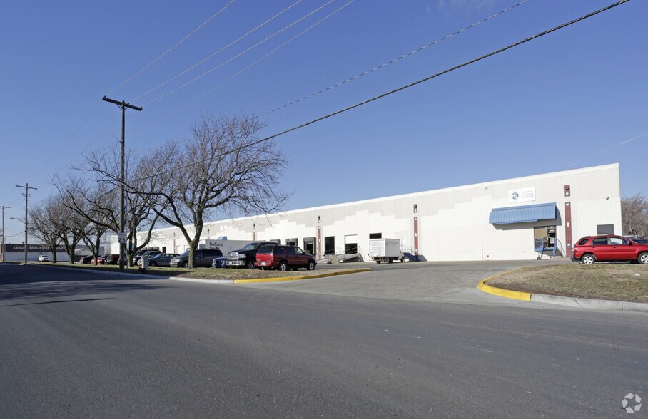 414-522 E 16th Ave, North Kansas City, MO à louer - Photo principale – Image 1 sur 6