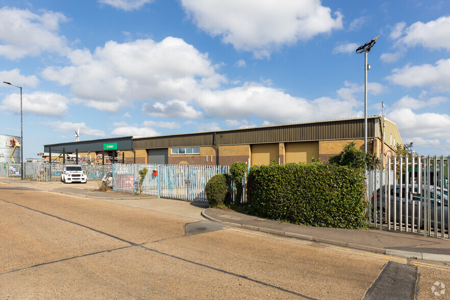 Marsh Way, Rainham à vendre - Photo principale – Image 1 sur 3