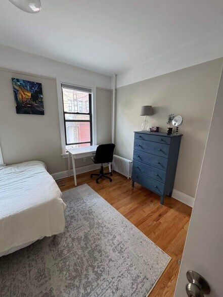 2321 28th Ave, Astoria, NY à vendre - Photo intérieure – Image 2 sur 18