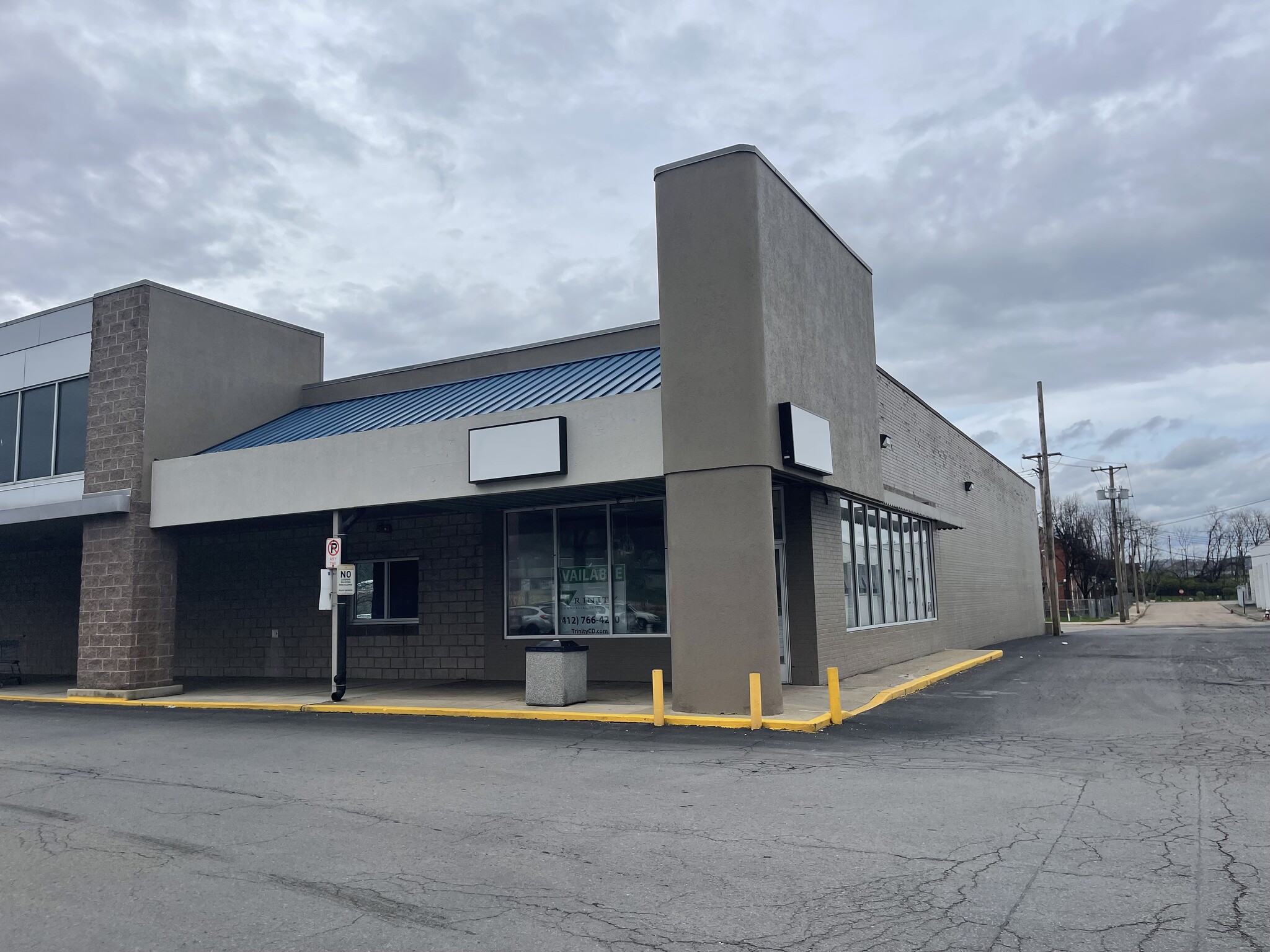 136 McKees Rocks Plz, McKees Rocks, PA à louer Photo de l’immeuble– Image 1 sur 9