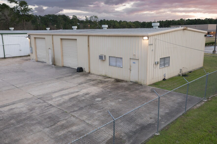 2407B S Houston Ave, Humble, TX à louer - Photo de l’immeuble – Image 2 sur 5
