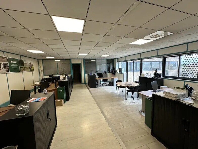 Bureau dans Puget-sur-Argens à louer - Photo de l’immeuble – Image 3 sur 26