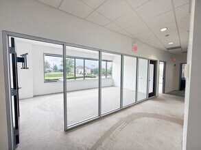 2001 Larkin Ave, Elgin, IL à louer Photo intérieure– Image 2 sur 6