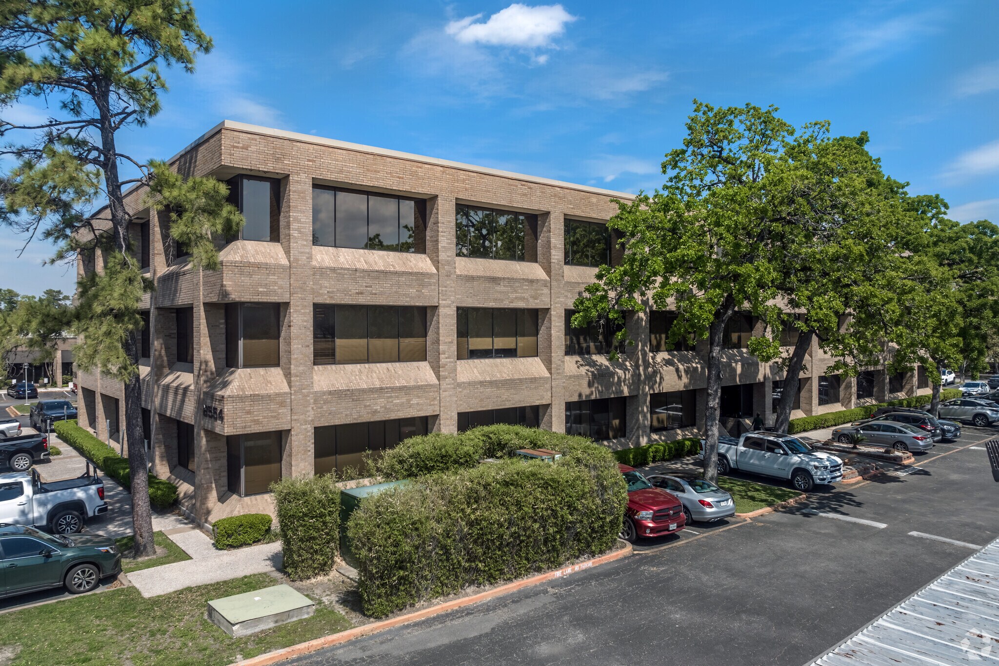 8554 Katy Fwy, Houston, TX à louer Photo de l’immeuble– Image 1 sur 28