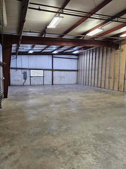 3680 Christy Ln, Ukiah, CA à louer - Photo intérieure – Image 3 sur 8