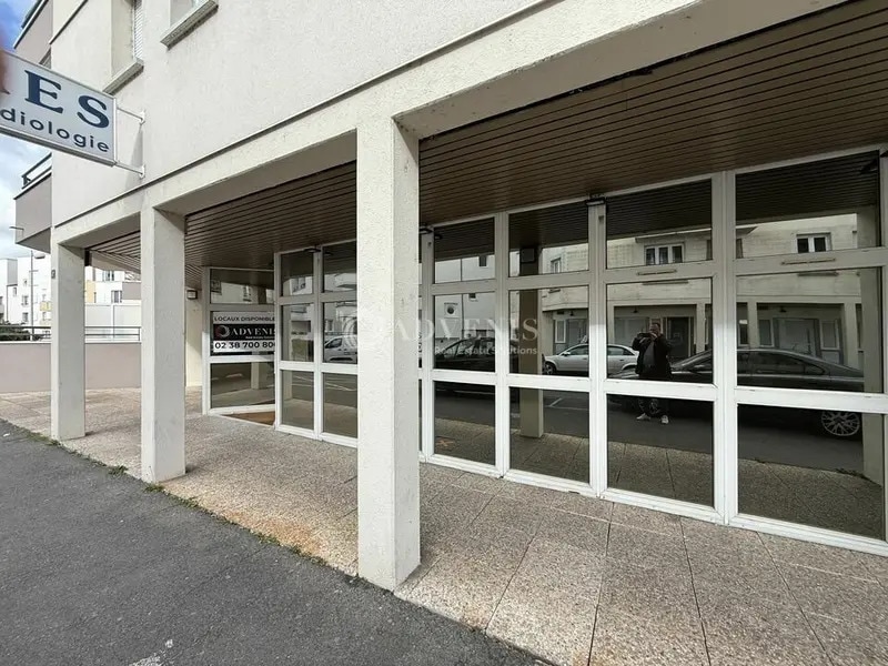 Local commercial dans Orléans à louer Photo de l’immeuble– Image 1 sur 11