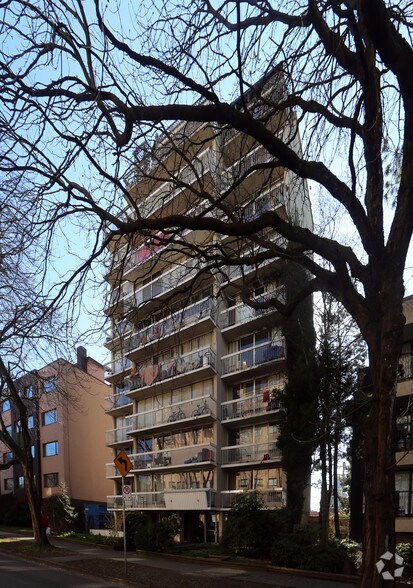 1222 Pendrell St, Vancouver, BC à vendre - Photo de l’immeuble – Image 2 sur 2