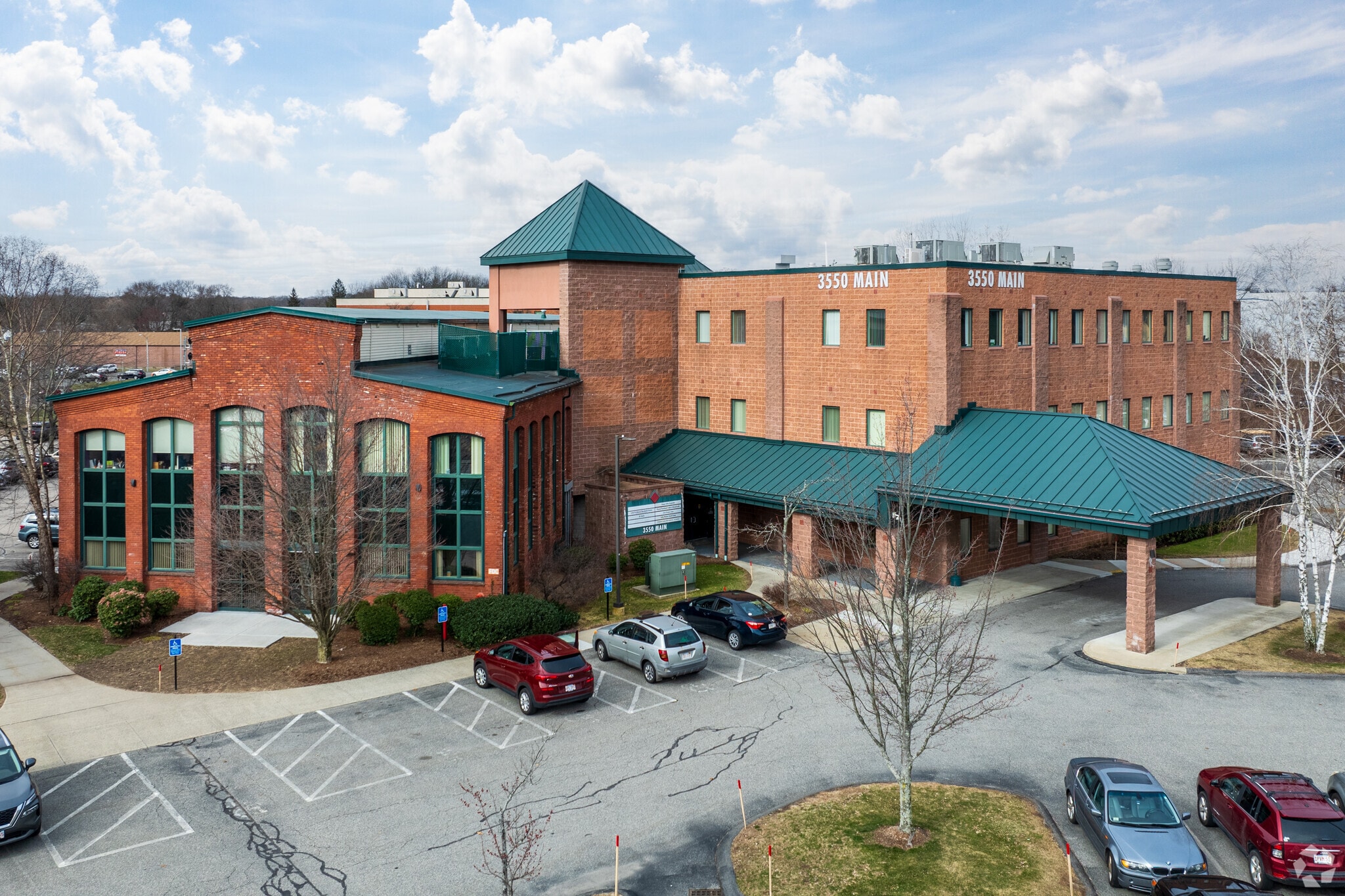 3550 Main St, Springfield, MA à louer Photo principale– Image 1 sur 17