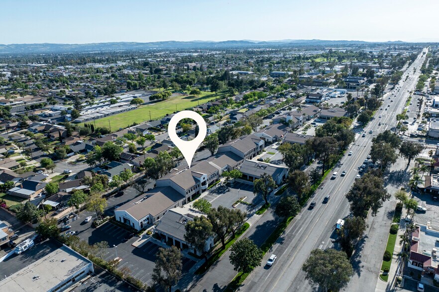 930 W Foothill Blvd, Upland, CA à vendre - Photo de l’immeuble – Image 3 sur 9