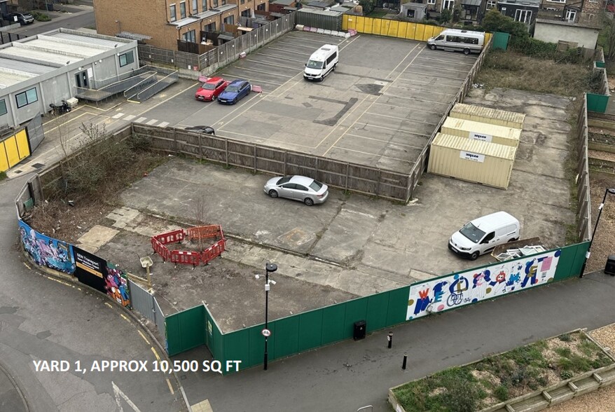 Cocks Crescent, New Malden à louer - Photo de l’immeuble – Image 1 sur 1