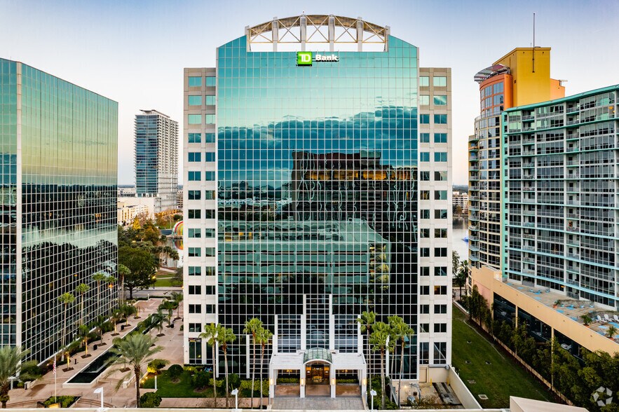 301 E Pine St, Orlando, FL à louer - Photo de l’immeuble – Image 3 sur 4