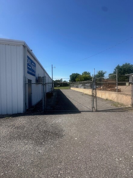 1700 Baker Rd, Sherman, TX à louer - Photo de l’immeuble – Image 3 sur 9