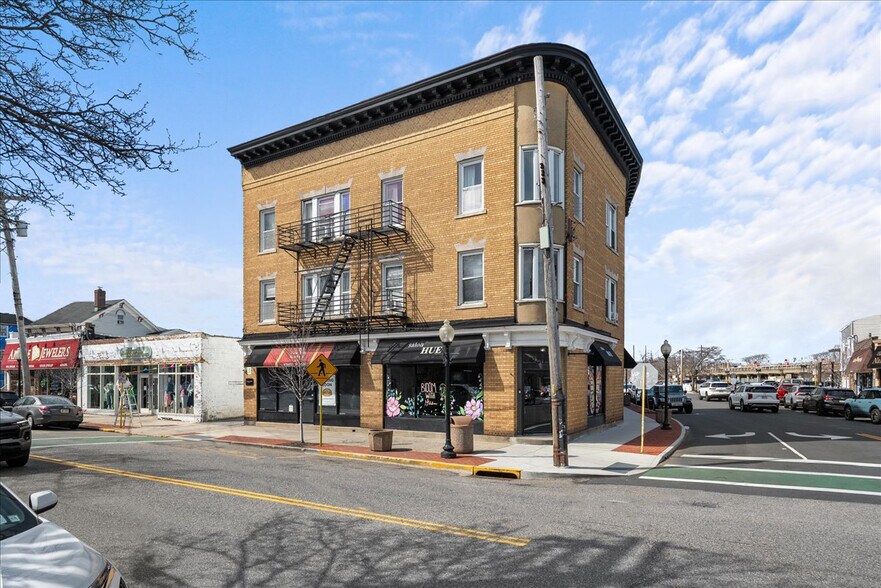 238-240 Deer Park Ave, Babylon, NY à vendre - Photo de l’immeuble – Image 1 sur 28