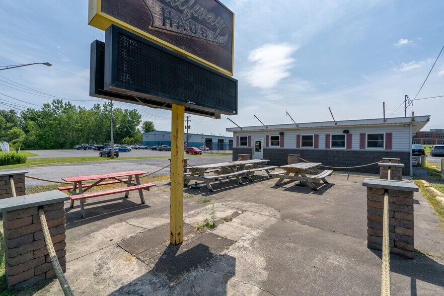 2121 State Route 96, Clifton Springs, NY à vendre - Photo de l’immeuble – Image 3 sur 36