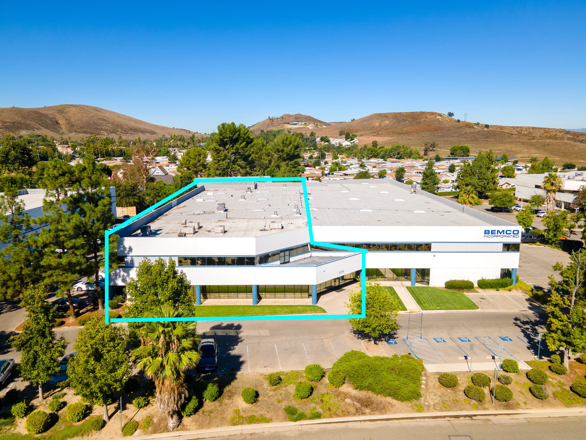 2255 Union Pl, Simi Valley, CA à louer Photo de l’immeuble– Image 1 sur 13