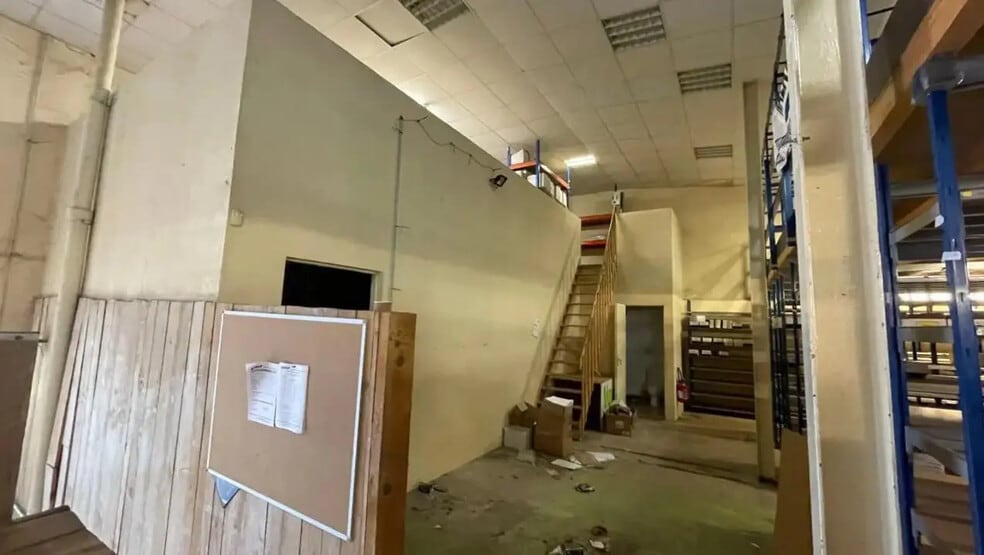 Local d'activités dans Chambourcy à vendre - Photo intérieure – Image 2 sur 5