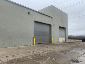 35320 Beattie Dr, Sterling Heights, MI à louer Photo de l’immeuble– Image 2 sur 4