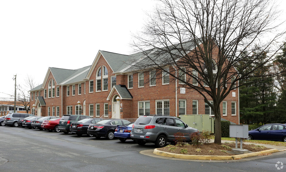 9661-9667 Main St, Fairfax, VA à louer - Photo de l’immeuble – Image 2 sur 14